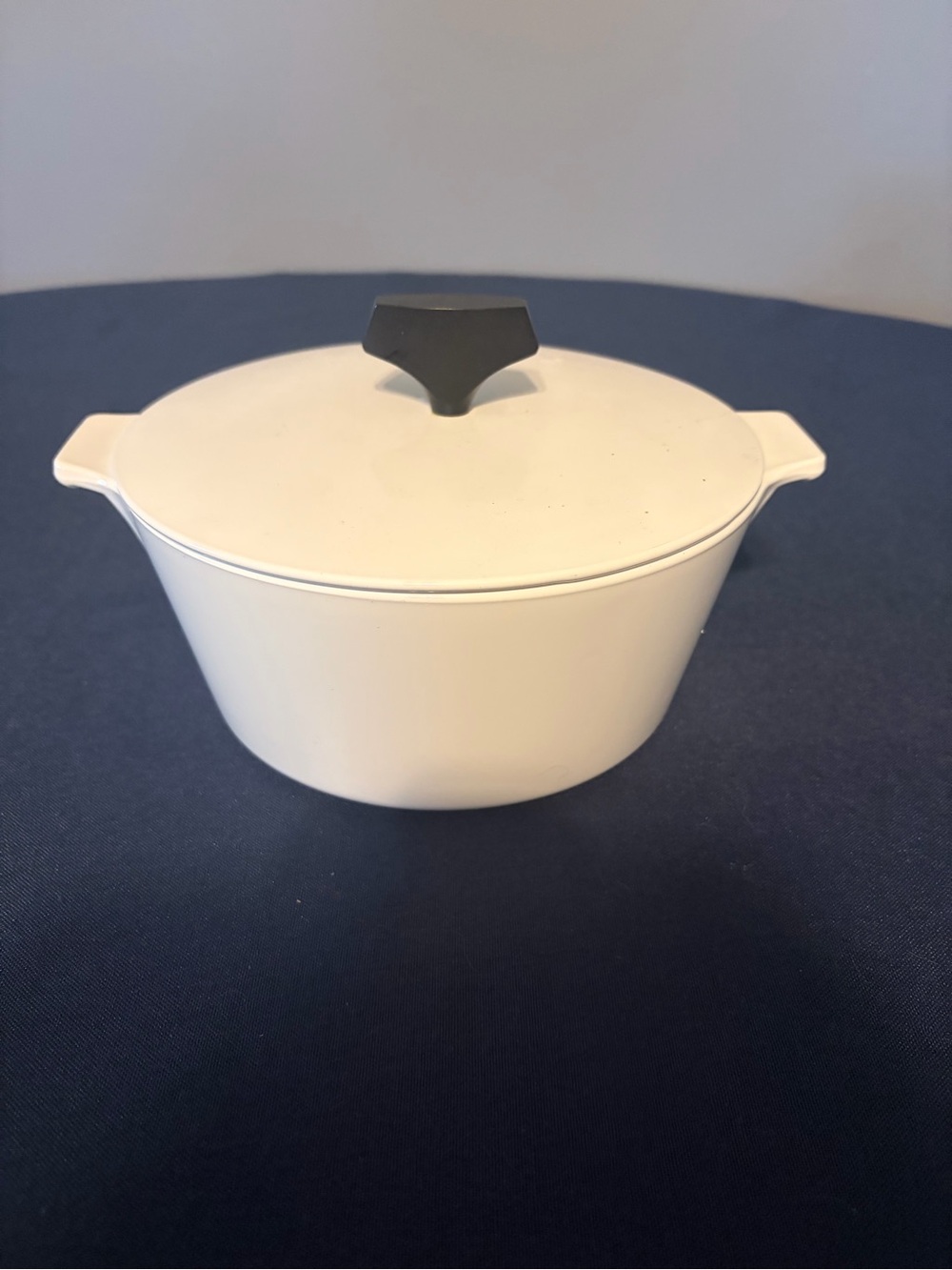Corning Ware ~ Buffet Server ~ B-1 3/4 - Made in USA - 1 3/4 Qt~Black Handle